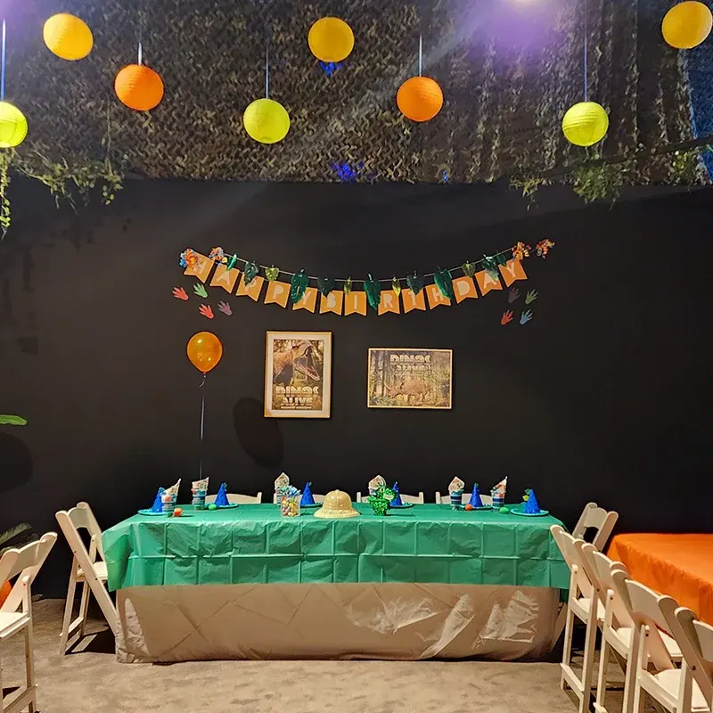 THEMED PARTY WITH DINOS ALIVE